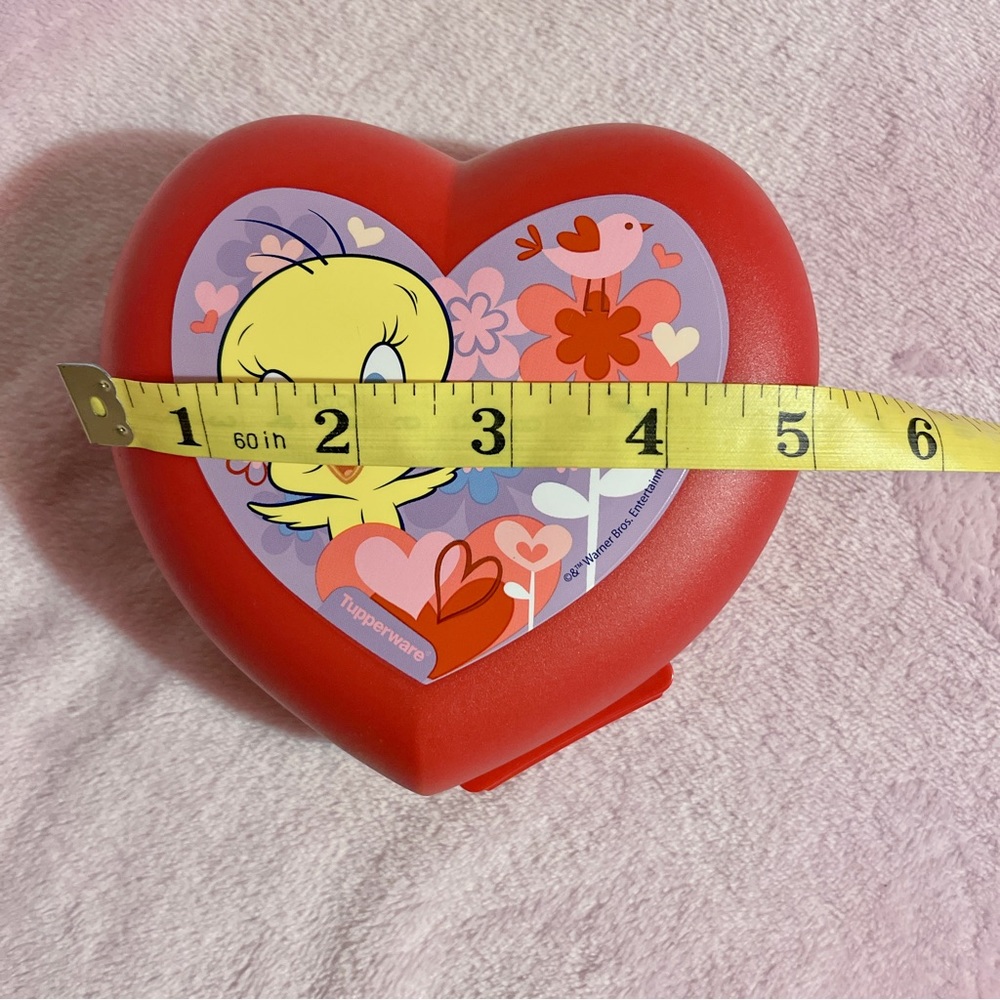 Tweety Bird Tupperware Heart Storage Container - Picture 6 of 7
